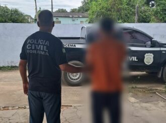Jovem é preso por enforcar e ameaçar companheira com faca em Iracema