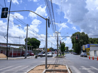 Prefeitura instala semáforo no cruzamento da avenida Major Williams com a rua General Penha Brasil