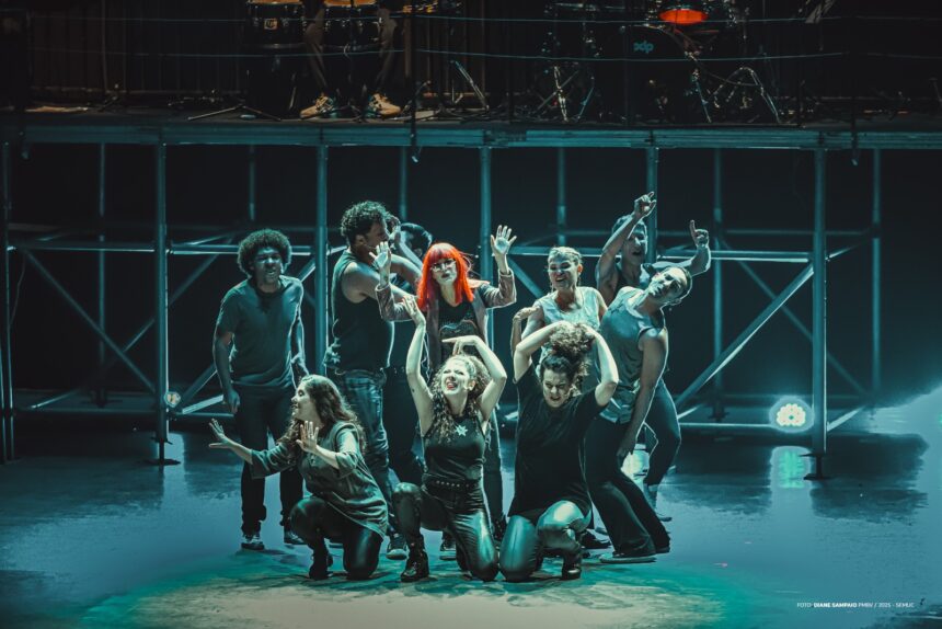 Espetáculo em homenagem à Rita Lee lota Teatro Municipal na abertura do Mormaço Cultural 2025