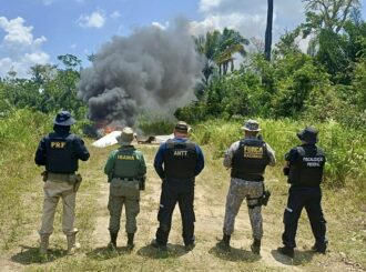 Operação prende piloto e destrói duas aeronaves ligadas ao garimpo ilegal no interior de Roraima