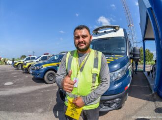 Blitz educativa na BR-174 alerta condutores sobre cuidados no trânsito