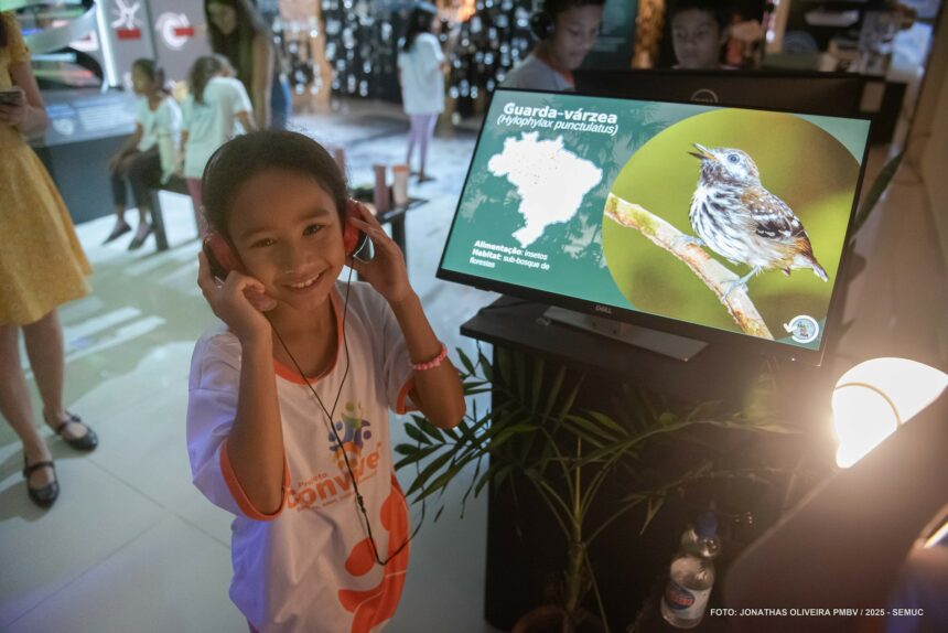 Crianças do projeto Conviver se encantam com exposição Ama(r)zônia na UFRR