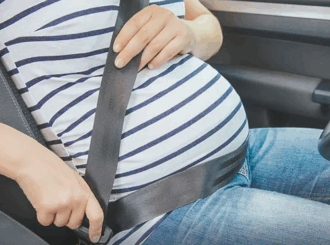 Médicos alertam para cuidados no volante durante gestação e puerpério