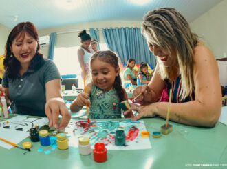 Semana do bebê: programação em escolas une famílias em brincadeiras que resgatam a alegria da infância