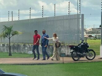 Primo de Masamy Eda chega à sede da Polícia Federal em Roraima para prestar depoimento após operação