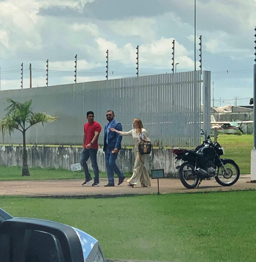 Primo de Masamy Eda chega à sede da Polícia Federal em Roraima para prestar depoimento após operação