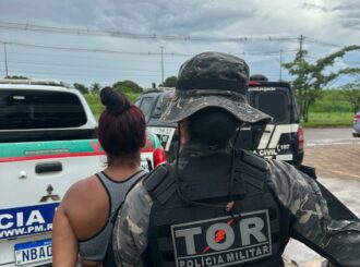 Mulher tenta fugir da PM, mas acaba presa por tráfico de drogas em Boa Vista
