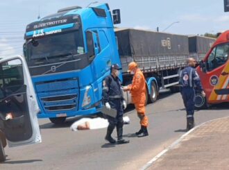 Passageiro de motocicleta morre após ser atingido por carreta em avenida de Boa Vista
