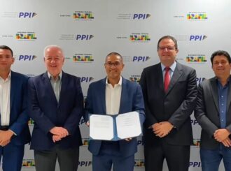 Prefeito Arthur Henrique assina contrato para construção de até 34 novas escolas de ensino infantil em Boa Vista
