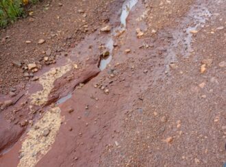 Moradores denunciam abandono de vicinal de Alto Alegre e cobram asfalto prometido: ‘muito difícil o percurso’