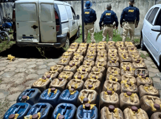 PRF apreende mais de 2 mil litros de combustível destinado ao garimpo ilegal
