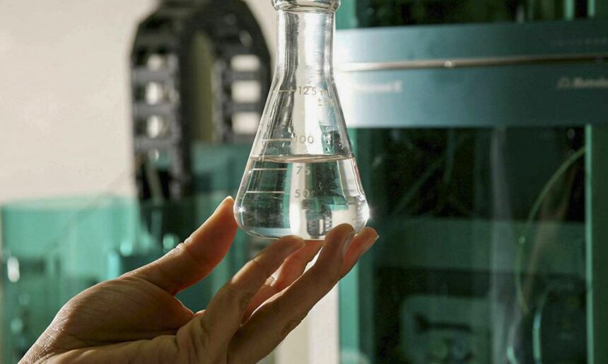 Intoxicação por metanol é diferente do abuso de álcool; veja os sinais