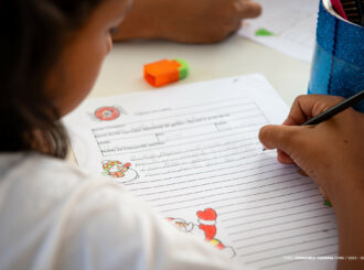 Papai Noel dos Correios: madrinhas e padrinhos devem ficar atentos aos prazos de entrega dos presentes