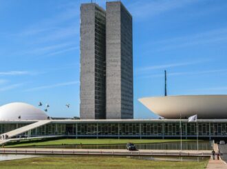 Senado aprova pena maior a quem fornecer drogas ou bebidas a menores