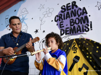 Alunos da Escola Municipal Carmen Eugênia mostram habilidades artísticas em show de talentos