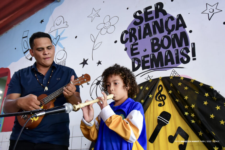 Alunos da Escola Municipal Carmen Eugênia mostram habilidades artísticas em show de talentos