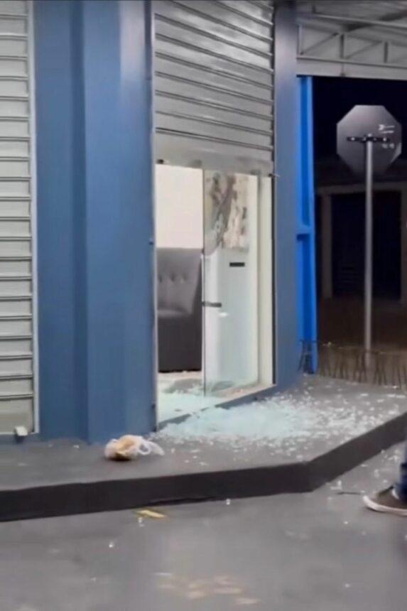 Jovem sofre tentativa de homicídio enquanto buscava esposa no trabalho no bairro Cauamé