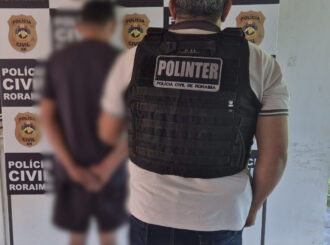 Homem recém saído da cadeia é preso por agredir e ameaçar matar mãe e irmã em Boa Vista