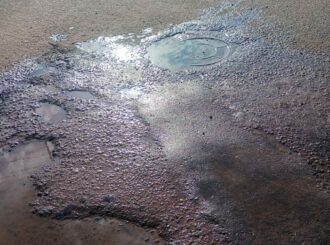 Caer deixa moradores do Cidade Satélite sofrendo com esgoto estourado há mais de uma semana