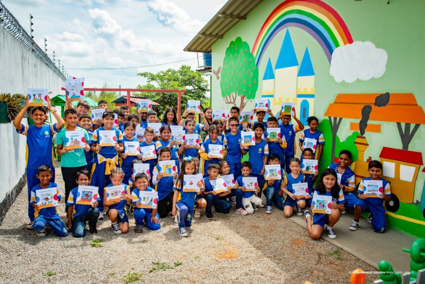 Mais de 70 alunos de escola municipal do P.A Nova Amazônia realizam dia de autógrafos