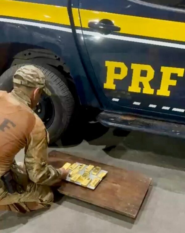 PRF apreende mais de 10 kg de barras de ouro em rodovia federal em Boa Vista