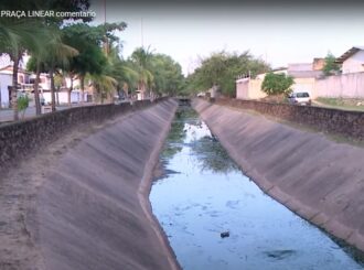 Moradores do bairro dos Estados sofrem com mau cheiro de esgoto no igarapé