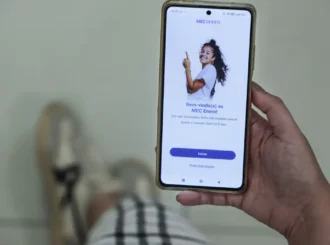 Enem: aplicativo do MEC traz simulados e correção de redações