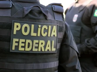 PF apreende ouro, arma e munições dentro de avião no Aeroporto de Boa Vista