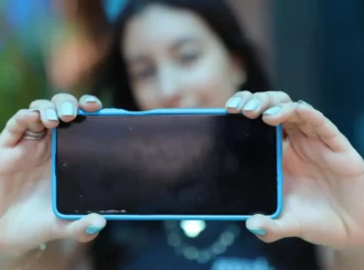 Uso de internet por adolescentes nas escolas cai de 51% para 37%