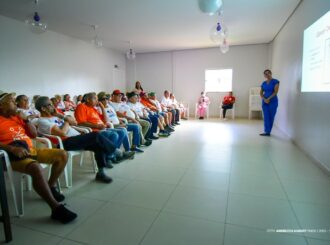 UBS Dalmo Feitosa promove ação com idosos do projeto Cabelos de Prata
