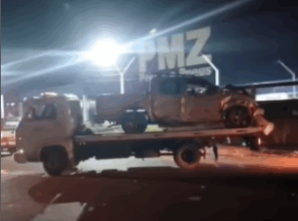 Caminhonete bate em poste e deixa parte do Equatorial sem energia elétrica