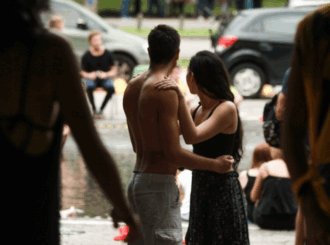 Uniões consensuais ultrapassam casamentos no civil e religioso, mostra Censo