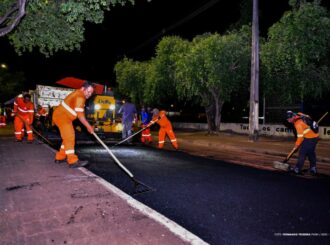 Prefeitura aplica novo asfalto na avenida São Sebastião e leva obras a mais de 80 ruas na capital