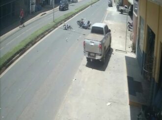 Vídeo mostra momento em que moto elétrica é atingida ao tentar cruzar avenida de Boa Vista