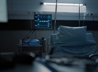 Adolescente de 13 anos fica ferido após bater moto contra caminhonete em Rorainópolis