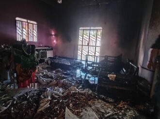 Policial militar de folga ajuda vizinhos a apagar incêndio em residência em Alto Alegre