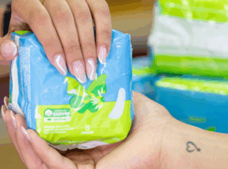 Ministério vai avisar população por Whatsapp sobre oferta gratuita de absorventes. Saiba mais