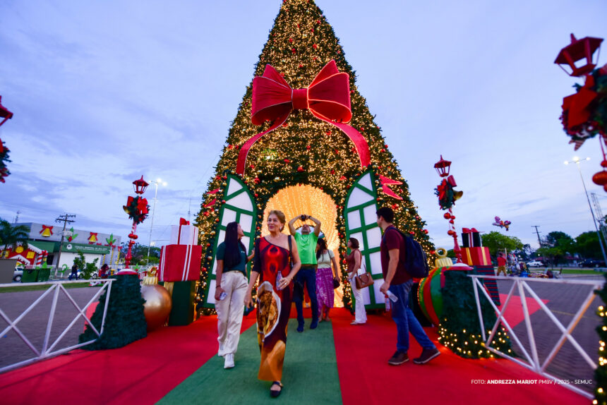 Tour Natalino leva membros do Conselho Municipal de Turismo aos pontos decorados de Boa Vista
