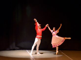 O Quebra-Nozes: espetáculo natalino será apresentado no Teatro Municipal