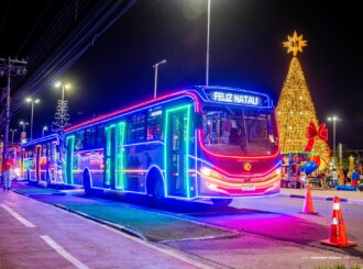 Expresso Natalino inicia passeios por pontos iluminados de Boa Vista e famílias podem aproveitar atração até 14 de dezembro