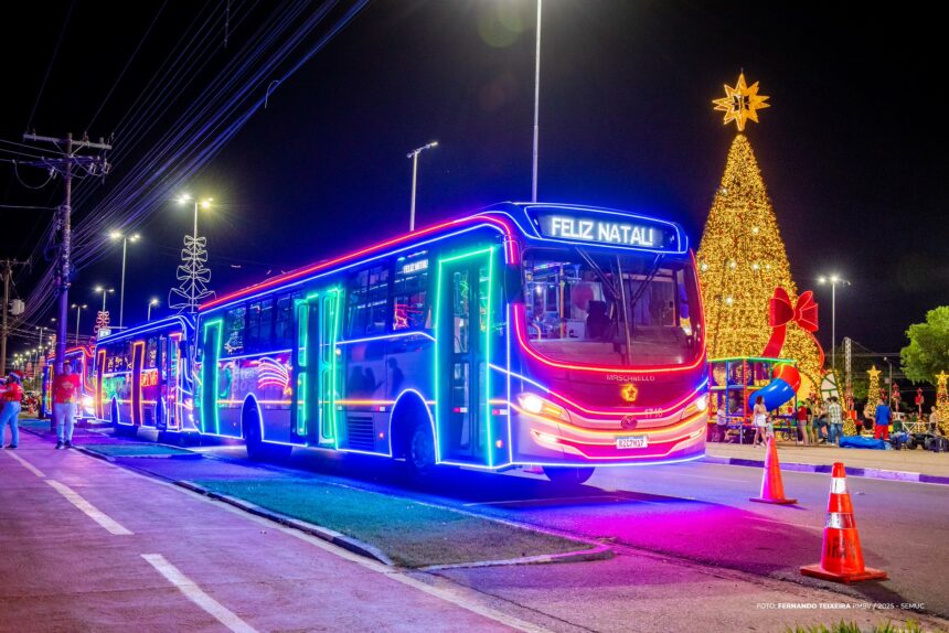 Expresso Natalino inicia passeios por pontos iluminados de Boa Vista e famílias podem aproveitar atração até 14 de dezembro