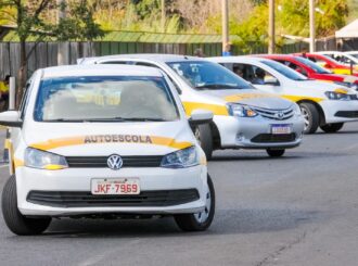 Conselho Nacional de Trânsito acaba com exigência de autoescola para tirar CNH; custo pode cair até 80%
