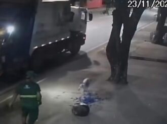 Gari é indiciado por maus-tratos em Boa Vista após arremessar saco de lixo em cachorro