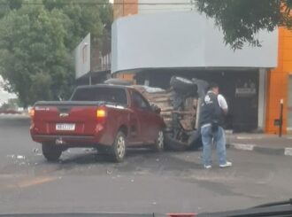 Idoso fica ferido após invadir preferencial e ser atingido por carro no Centro de Boa Vista