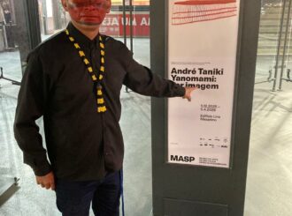 Obras do primeiro artista Yanomami são expostas no Museu de Artes de São Paulo