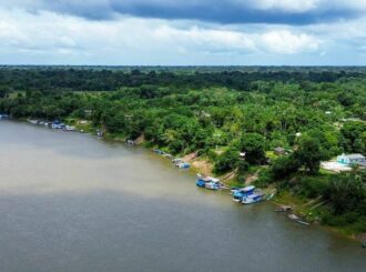 Corpo de bombeiros inicia busca de três pessoas após afogamento no Baixo Rio Branco