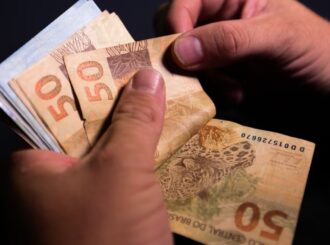 Salário mínimo será de R$ 1,6 mil em 2026; Entenda o cálculo