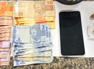 Casal é preso por tráfico de drogas no bairro Jardim Primavera