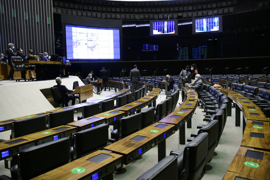 Concurso público da Câmara oferece salários de até R$ 30 mil