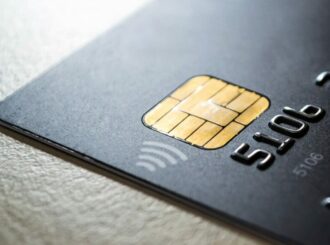 Justiça obriga banco a suspender cobranças de cartões de crédito consignado não contratados